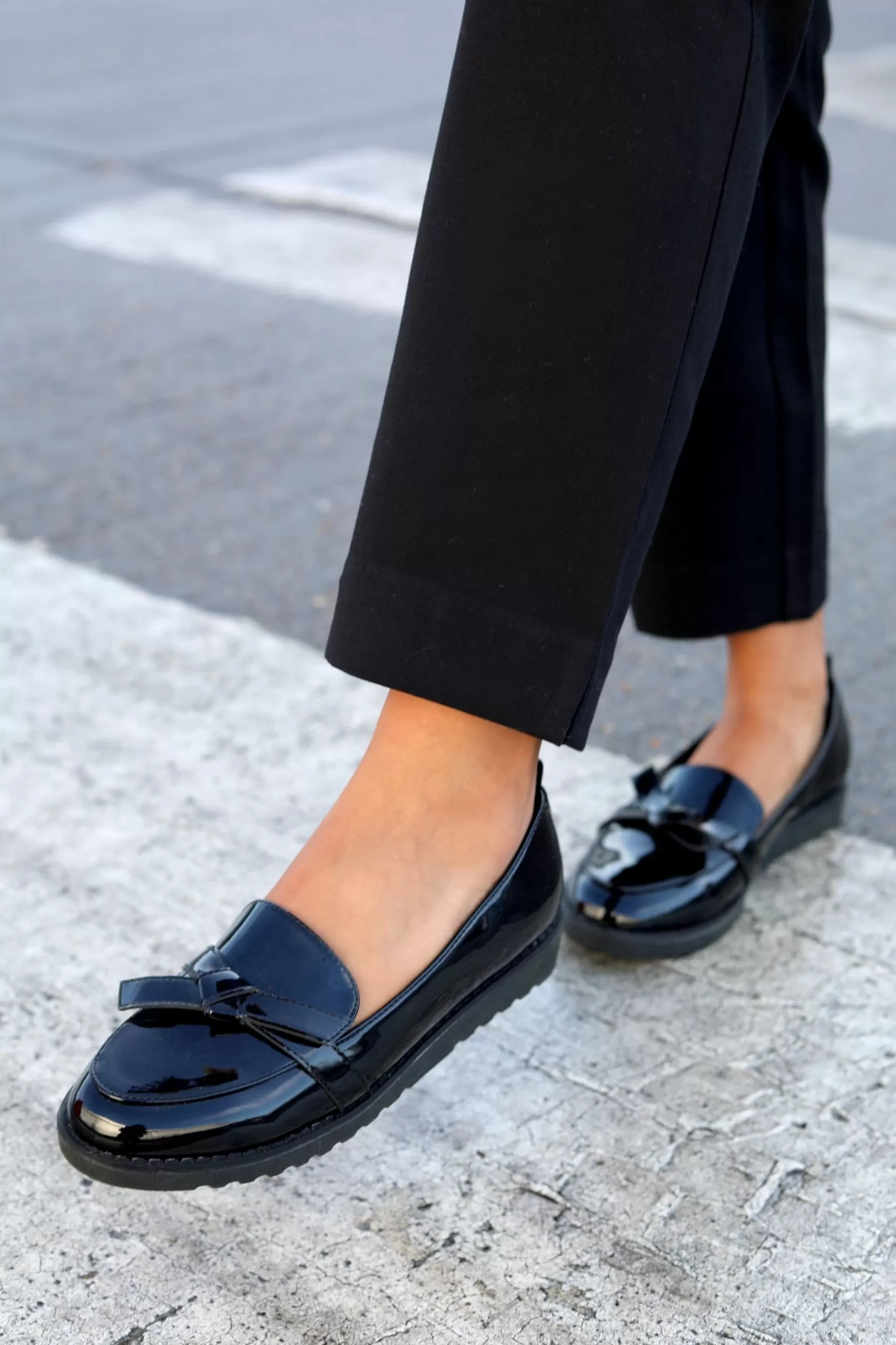 Linzi Flat | Kortez Loafers With Bow Trim Black