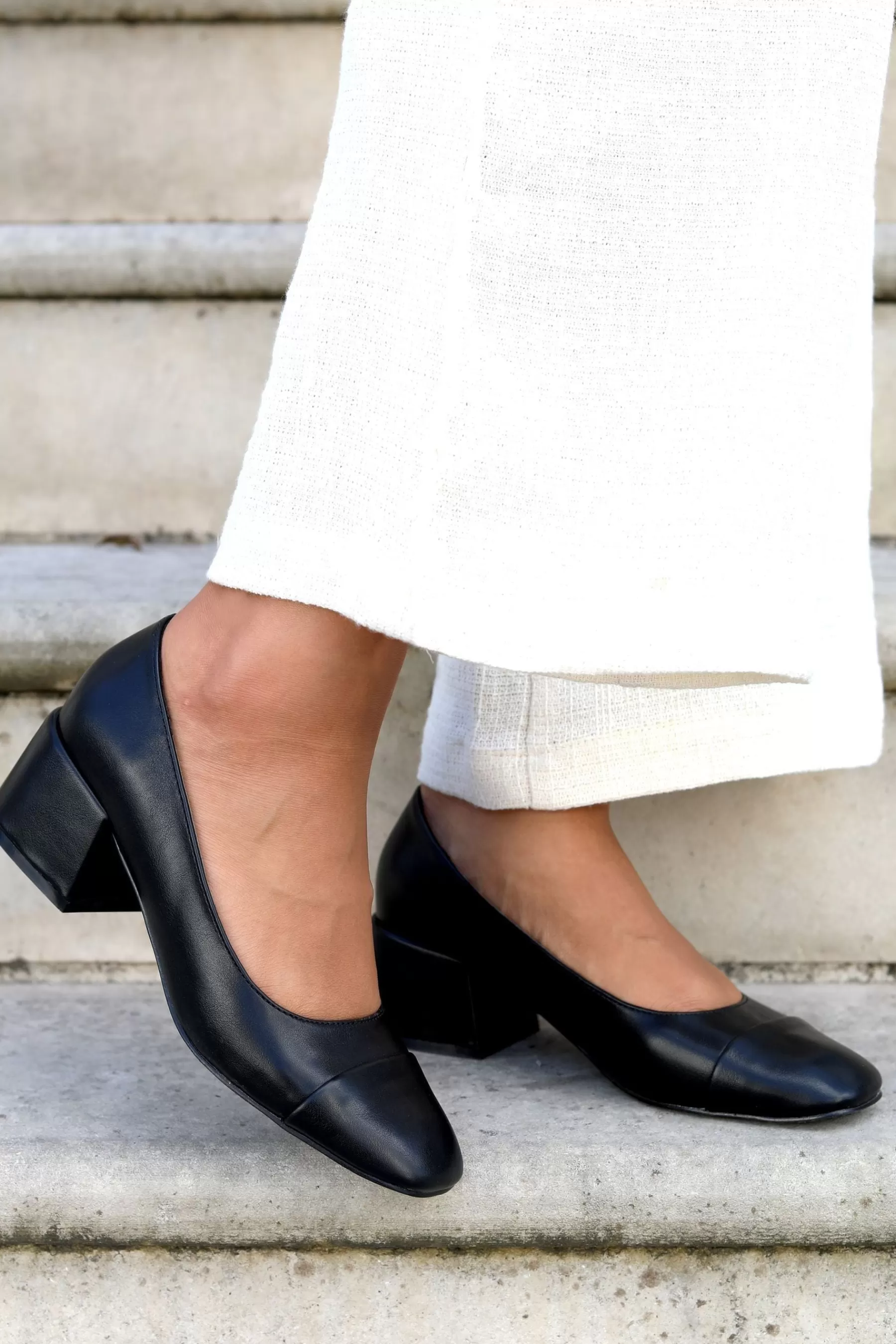 Linzi Heels | Valerie Square Toe Shoes Black