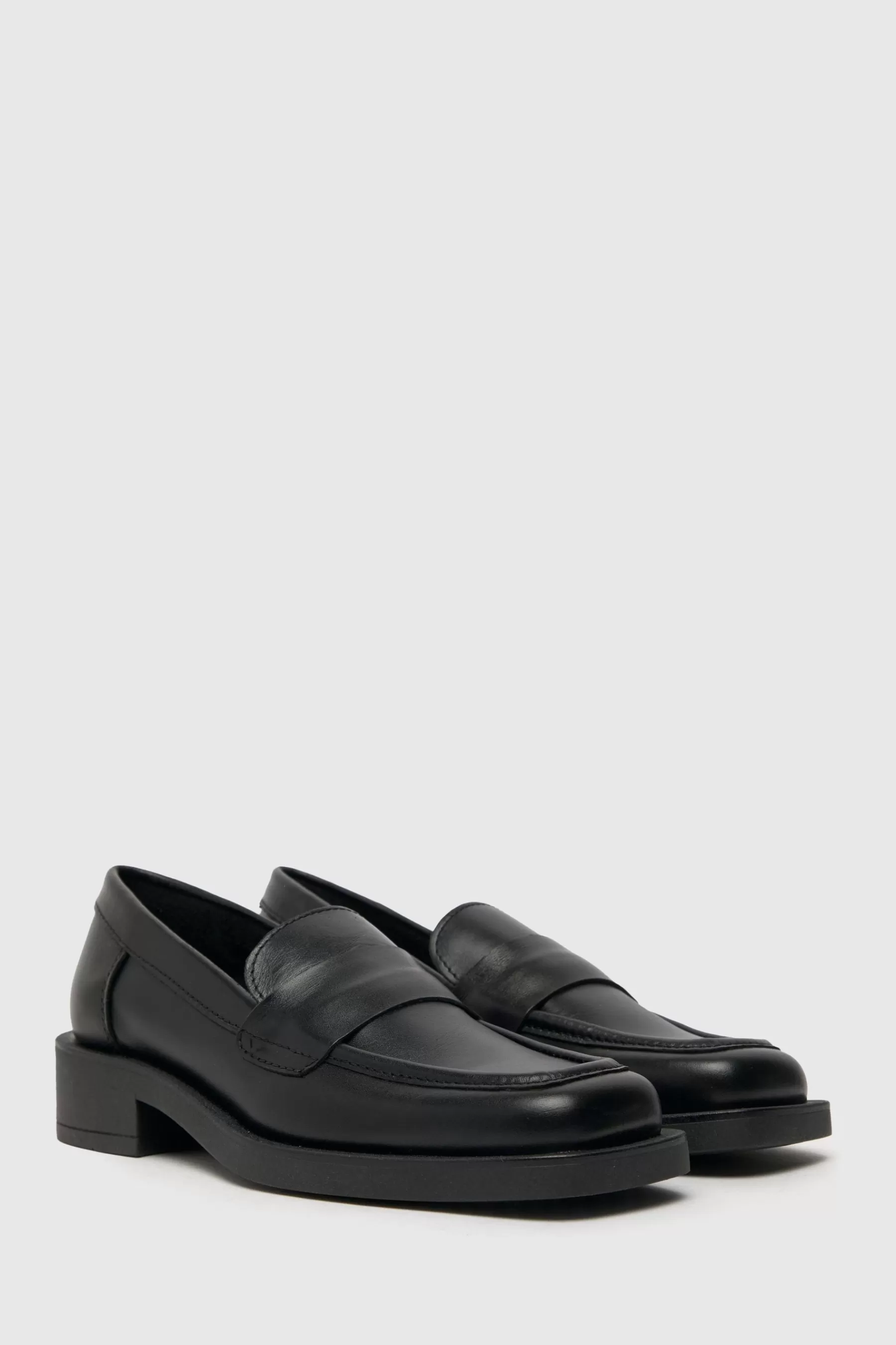 Schuh Flat- Lizzo Square Toe Loafers Black