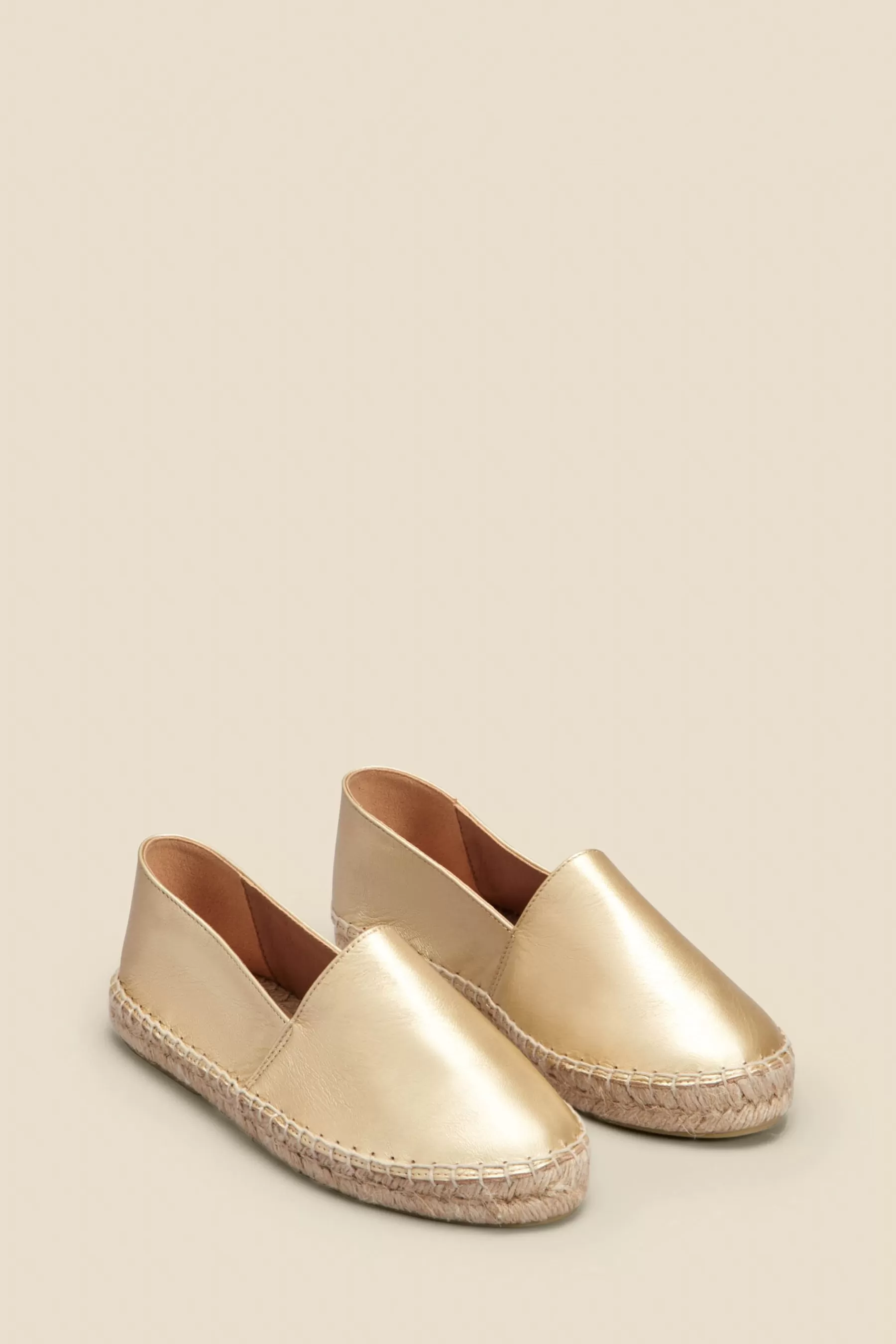 Sosandar Flat- Flat Closed Toe Leather Espadrille Gold