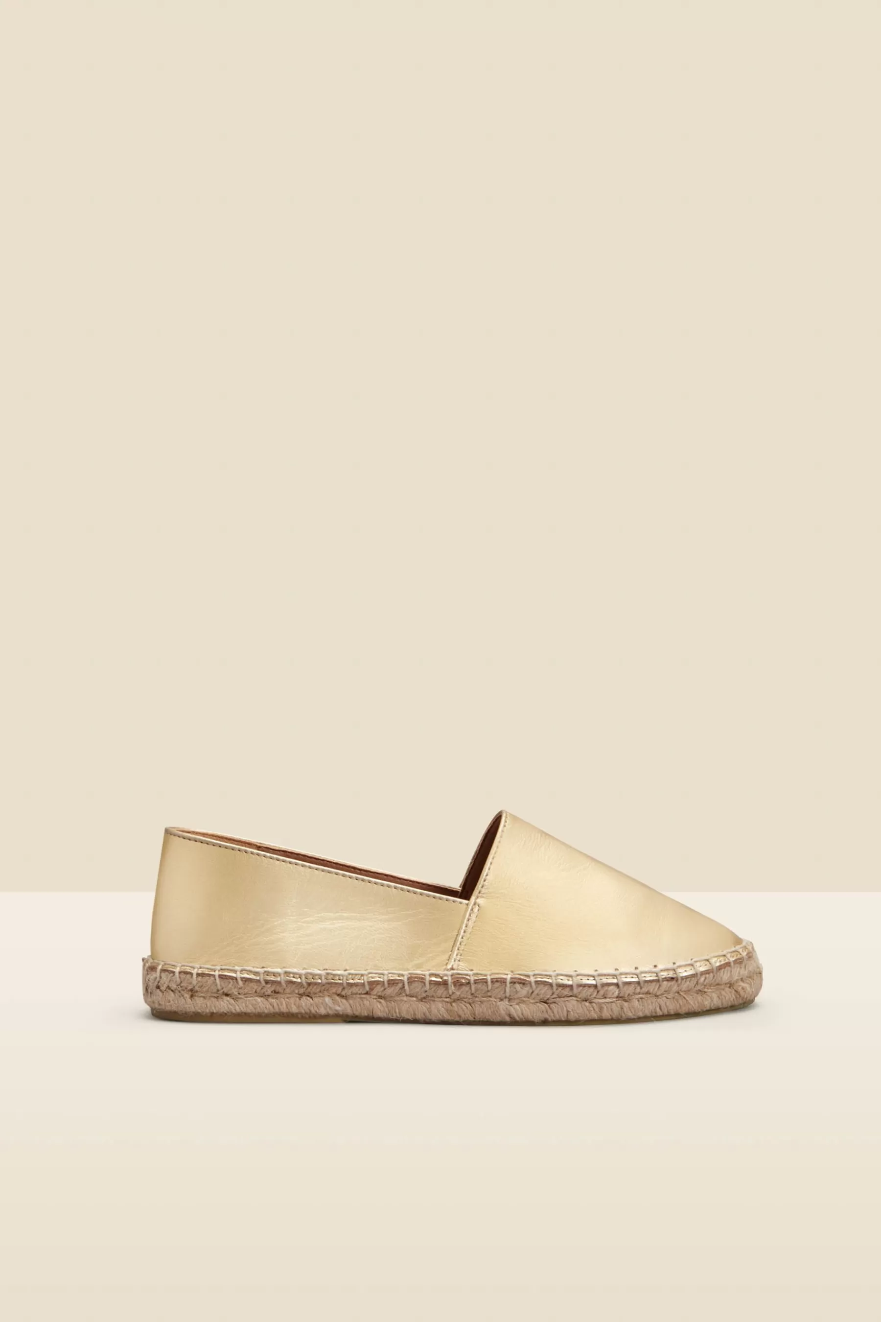 Sosandar Flat- Flat Closed Toe Leather Espadrilles Gold