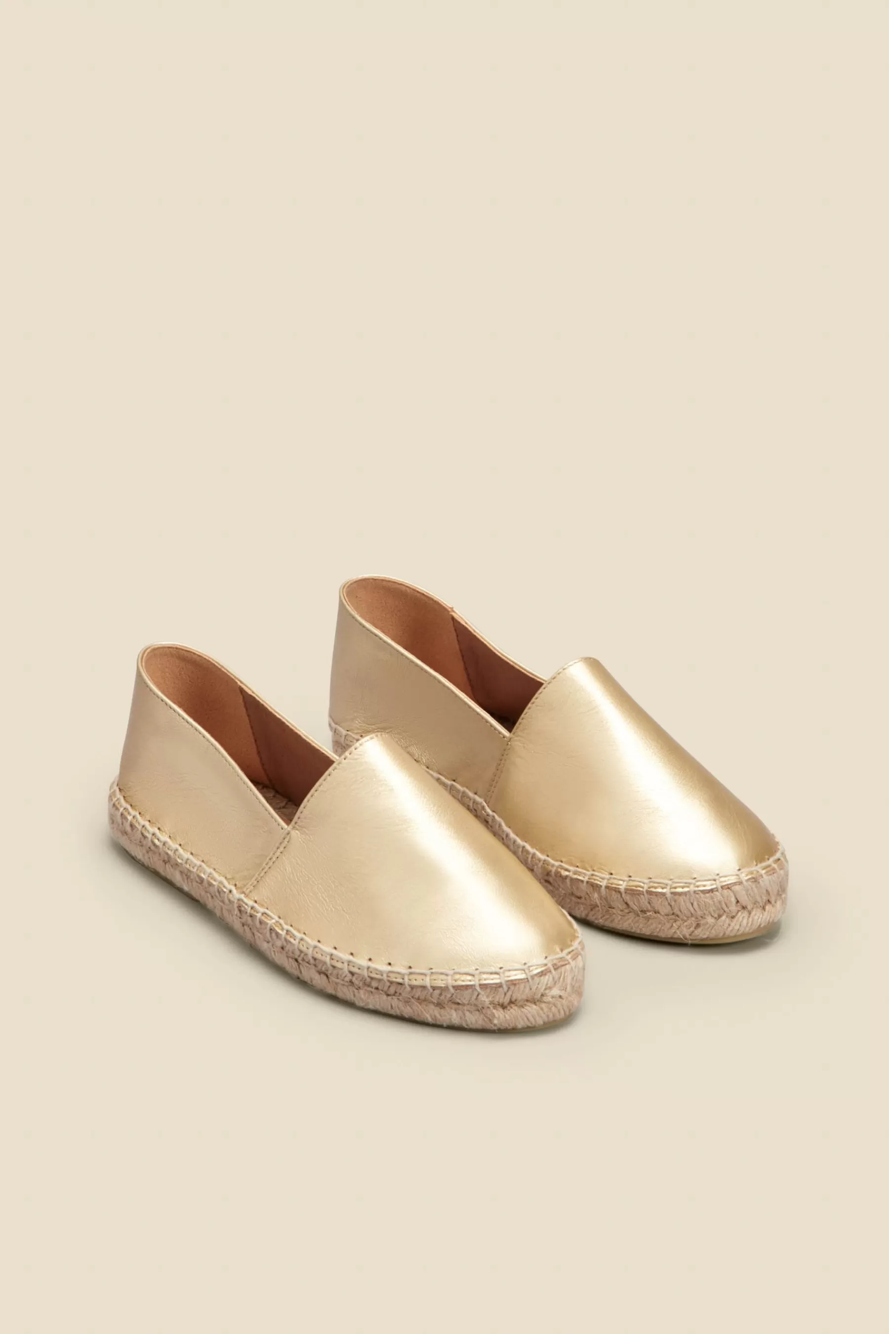 Sosandar Flat- Flat Closed Toe Leather Espadrilles Gold