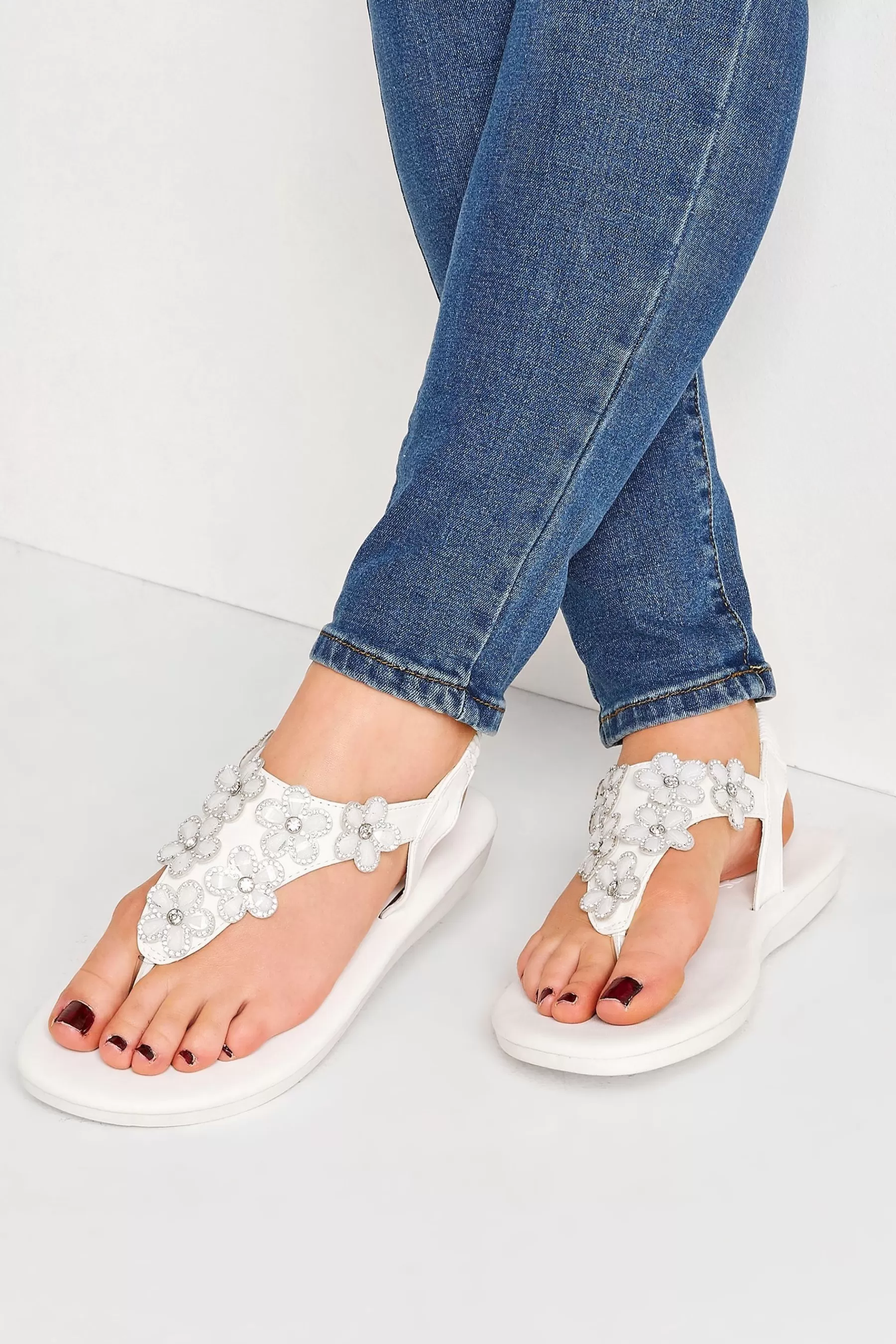 Yours Curve Sandals- Extra-Wide Fit Gem Flower Toepost Sandal White